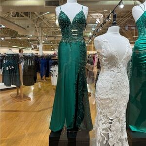 Emerald beaded green dress, prom dress, formal gown
Size 6